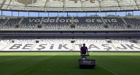 Beşiktaş Taraftarının Tutkusu: Siyah Beyaz Aşk ve Vodafone Park’ın Coşkusu